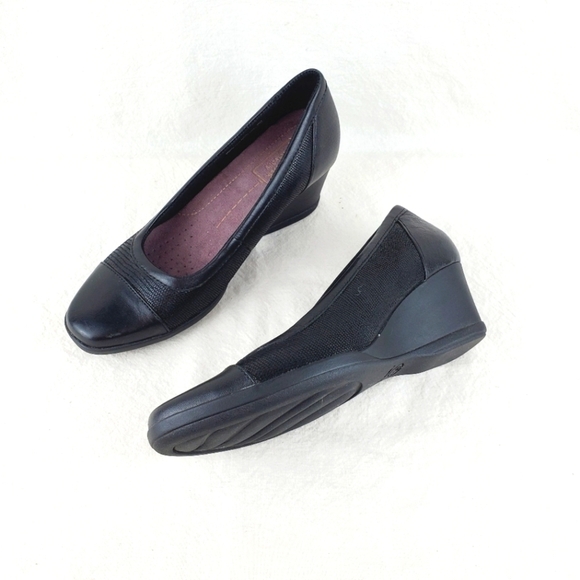Clarks everyday active air Black leather wedge shoes size 6.5 - Picture 1 of 10